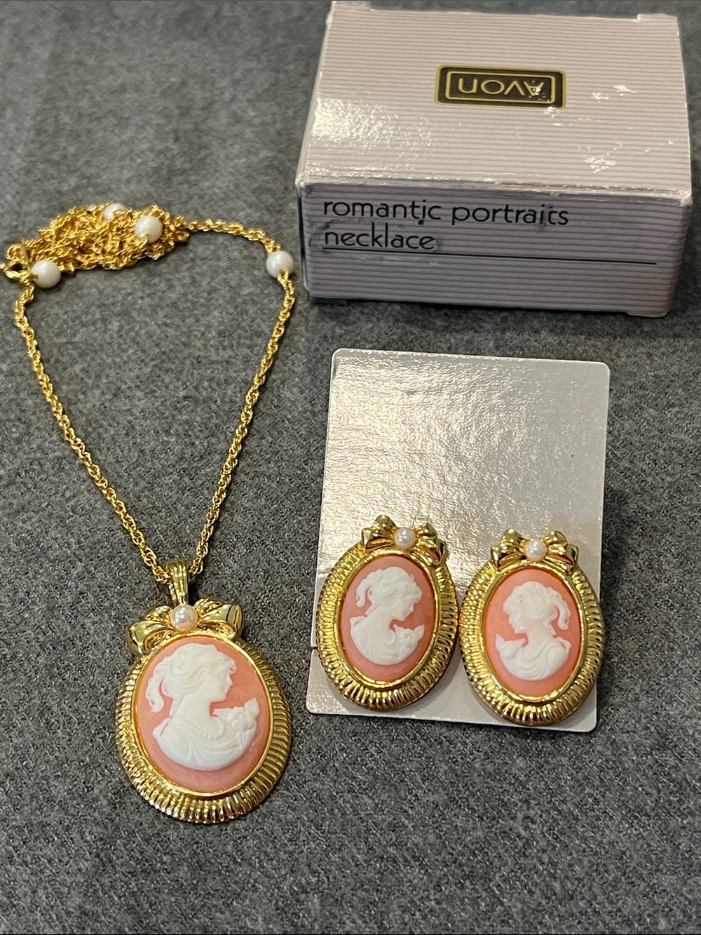 Avon Romantic Portraits Necklace & Earrings Set